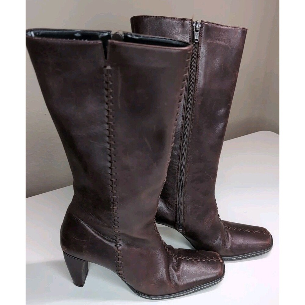 Very Volatile Los Angeles wildwest style stone color womens size 7 Mid Calf’s